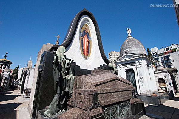 布宜诺斯艾利斯独立球迷现场助威，球队士气高涨的简单介绍