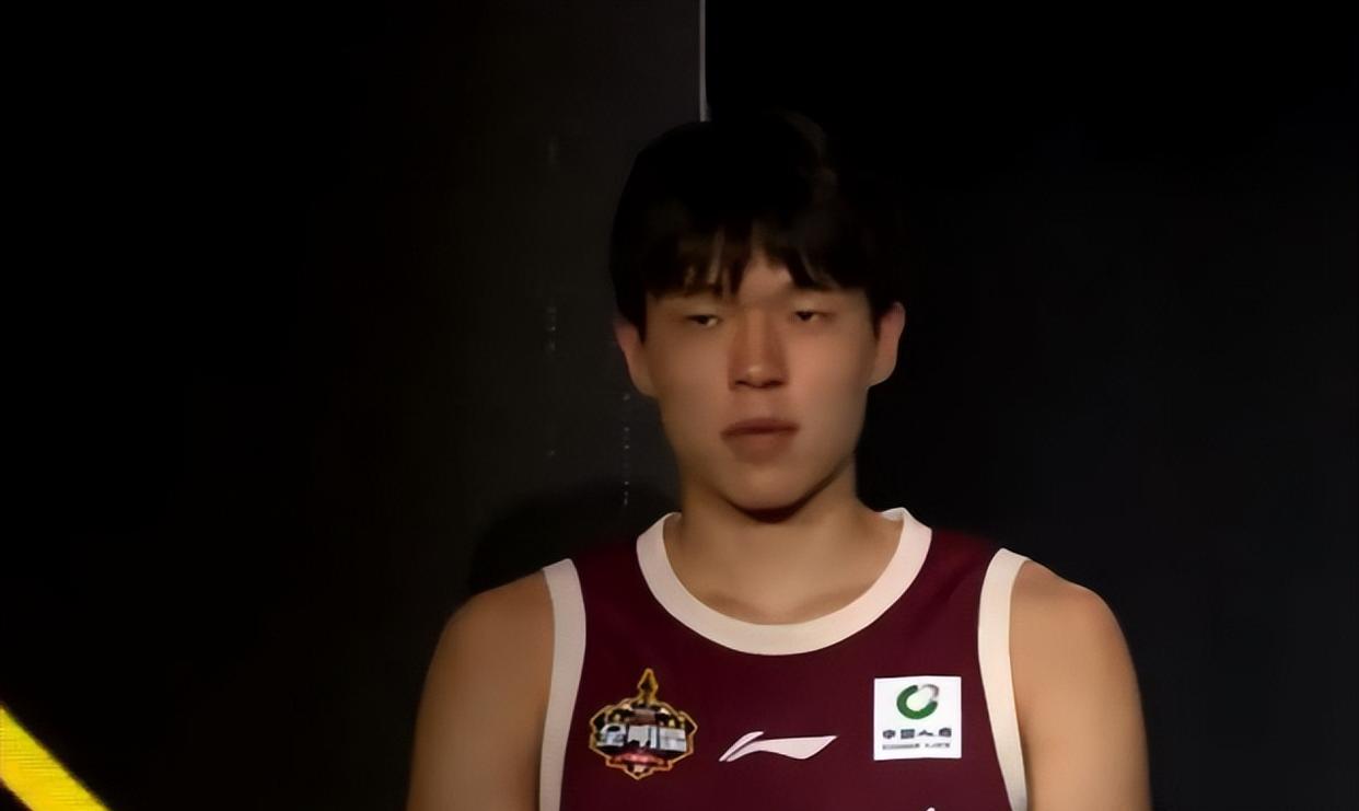 当年姚明都得打斯杯如今杨瀚森也一样